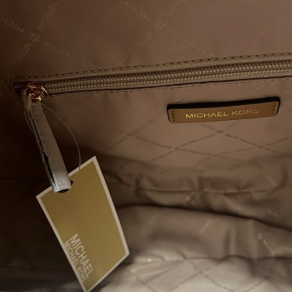 MICHAEL KORS LARGE HALF MOON SHOULDER BAG HOBO